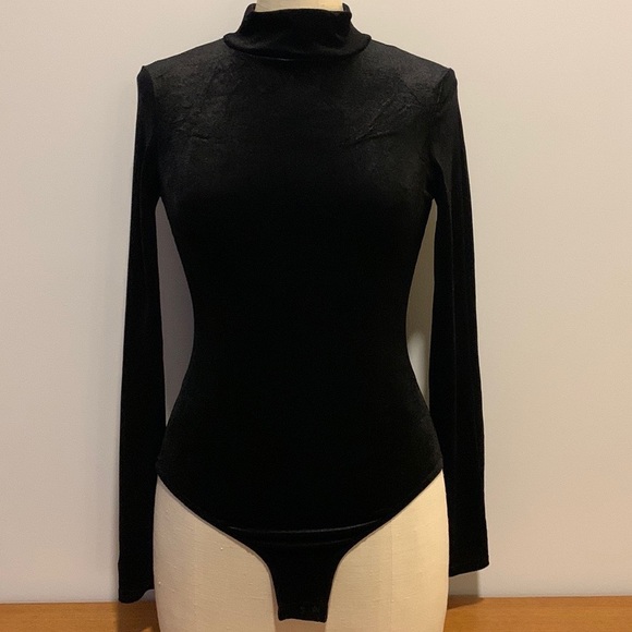 MISSGUIDED Black velvet, long sleeve, turtle-neck bodysuit. Size 2 - Picture 3 of 9